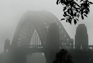 <b class=qtipBold><figcaption>Australia-Fog-Harbour-Bridge</figcaption></b><br>The Sydney Harbour Bridge is shrouded with thick early morning fog, 06 April 2004. The fog which was not forecast, caused a number of international flights into Sydney to be diverted to other airports and severely disrupted traffic and ferry services as visibility was reduced to 200 metres. AFP PHOTO/Greg WOOD / AFP PHOTO / GREG WOOD<br><em>© Copyright Agence France-Presse (AFP) - All Rights Reserved</em> Australia-Fog-Harbour-Bridge