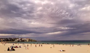 <b class=qtipBold><figcaption>Australia-Lifestyle</figcaption></b><br>People relax on Sydney's iconic Bondi Beach as dark clouds pass by, on October 3, 2016. / AFP PHOTO / WILLIAM WEST<br><em>© Copyright Agence France-Presse (AFP) - All Rights Reserved</em> Australia-Lifestyle
