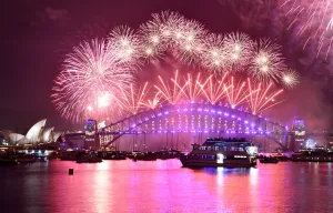 <b class=qtipBold><figcaption>Australia-New-Year</figcaption></b><br>Fireworks erupt over Sydney's iconic Harbour Bridge and Opera House during the New Years Eve fireworks show in Sydney on January 1, 2017. / AFP PHOTO / PETER PARKS<br><em>© Copyright Agence France-Presse (AFP) - All Rights Reserved</em> Australia-New-Year