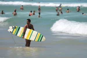 <b class=qtipBold><figcaption>Australia-Weather-Heat</figcaption></b><br>A surfer in the ocean at Bondi Beach in Sydney. Weather forecasters are predicting a heat wave for Sydney over the next few days with temperatures expected to reach 40 degrees Celsius in some places on February 25, 2016. AFP PHOTO / Peter PARKS / AFP PHOTO / PETER PARKS<br><em>© Copyright Agence France-Presse (AFP) - All Rights Reserved</em> Australia-Weather-Heat