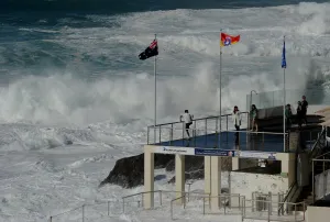 <b class=qtipBold><figcaption>AUSTRALIA-WEATHER-WARNING-SURF</figcaption></b><br>Large waves crash into the Bondi Baths and Icebergs Club (below) at Sydney's famous Bondi Beach on August 13, 2010. Swimmers were urged to be extremely careful in the water during the day on August 13, with a large southerly swell generating dangerous surf conditions, with numerous rips and strong currents, on most Sydney beaches and along the south coast of New South Wales. AFP Photo / Greg WOOD / AFP PHOTO / GREG WOOD<br><em>© Copyright Agence France-Presse (AFP) - All Rights Reserved</em> AUSTRALIA-WEATHER-WARNING-SURF