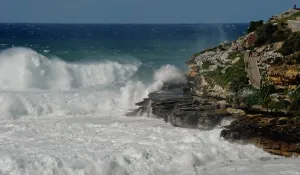 Australia-Weather-Warning-Surf