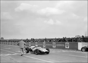 <b class=qtipBold><figcaption>AUTO-F1-REIMS-JACK BRABHAM-262959</figcaption></b><br>L'Australien Jack Brabham remporte le Grand Prix de l'ACF a Reims le 04 juillet 1960. Australian Jack Brabham won the ACF Grand Prix in Reims, north-east of France, 04 July 1960. / AFP PHOTO<br><em>© Copyright Agence France-Presse (AFP) - All Rights Reserved</em> AUTO-F1-REIMS-JACK BRABHAM-262959