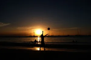 <b class=qtipBold><figcaption>Barbados-Nature-Tourism</figcaption></b><br>Tourists play at a beach as the sun sets in Bridgetown, Barbados, on March 24, 2017. / AFP PHOTO / Jewel SAMAD<br><em>© Copyright Agence France-Presse (AFP) - All Rights Reserved</em> Barbados-Nature-Tourism