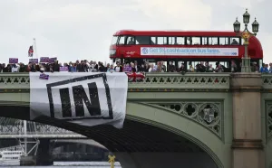 Britain And UK Prints: Britain-London-Bridge-Bus