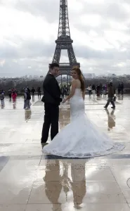 Eiffel Tower Prints: A Chinese maried couple poses in front of the Eiffel tower on February 25, 2014, in Paris