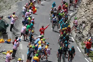 <b class=qtipBold><figcaption>Cycling-Fra-Tdf2016-Pack-Fans</figcaption></b><br>cycling, Horizontal, Tour de France 2016, France, 000 CZ5ZI<br><em>© Copyright Agence France-Presse (AFP) - All Rights Reserved</em> Cycling-Fra-Tdf2016-Pack-Fans