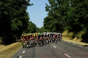 <b class=qtipBold><figcaption>Cycling-Fra-Tdf2016-Pack-Postcard</figcaption></b><br>The pack rides during the 190, 5 km sixth stage of the 103rd edition of the Tour de France cycling race on July 7, 2016 between Arpajon-sur-Cere and Montauban. / AFP PHOTO / LIONEL BONAVENTURE<br><em>© Copyright Agence France-Presse (AFP) - All Rights Reserved</em> Cycling-Fra-Tdf2016-Pack-Postcard