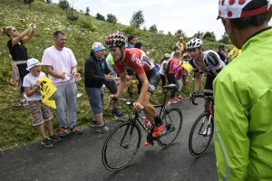 Cycling-Fra-Tdf2017-Fans-Breakaway