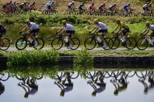Trending: Cycling-Fra-Tdf2017-Pack-Postcard