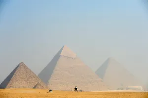 Camel Prints: Egypt-Tourism-Pyramids-Security