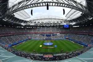 <b class=qtipBold><figcaption>FBL-CONFED-CUP-MATCH01-RUS-NZL</figcaption></b><br>A view of the pitch and players prior to the start of the 2017 Confederations Cup group A football match between Russia and New Zealand at the Krestovsky Stadium in Saint-Petersburg on June 17, 2017. / AFP PHOTO / FRANCOIS XAVIER MARIT<br><em>© Copyright Agence France-Presse (AFP) - All Rights Reserved</em> FBL-CONFED-CUP-MATCH01-RUS-NZL