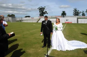 Fbl-Uruguay-Theme-Love-Danubio-Fans-Wedding