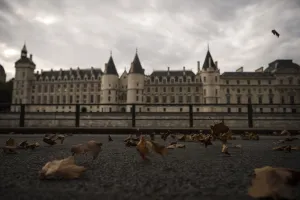 <b class=qtipBold><figcaption>France-Autumn-Weather-Feature-Paris</figcaption></b><br>Dead leaves fly over the pavement of the river Seine banks in front of the Conciergerie historic building in Paris on October 19, 2017. / AFP PHOTO / CHRISTOPHE SIMON<br><em>© Copyright Agence France-Presse (AFP) - All Rights Reserved</em> France-Autumn-Weather-Feature-Paris