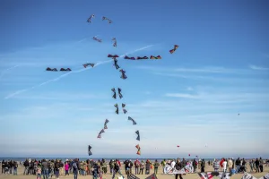 <b class=qtipBold><figcaption>France-Leisure-Kites</figcaption></b><br>TOPSHOTS, Horizontal, OFFBEAT, KITE, FESTIVAL, GENERAL VIEW, BEACH, Travel, 000 9L0LV<br><em>© Copyright Agence France-Presse (AFP) - All Rights Reserved</em> France-Leisure-Kites