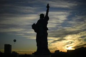 Ballooning Prints: France-Monument