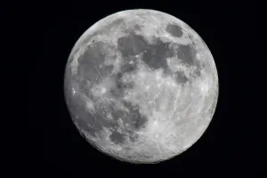 France-Moon-Feature