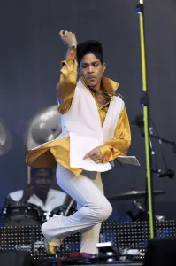 <b class=qtipBold><figcaption>FRANCE-MUSIC-PRINCE</figcaption></b><br>US singer and musician Prince (born Prince Rogers Nelson) dances as he performs on stage at the Stade de France in Saint-Denis, outside Paris, on June 30, 2011. AFP PHOTO BERTRAND GUAY / AFP PHOTO / BERTRAND GUAY<br><em>© Copyright Agence France-Presse (AFP) - All Rights Reserved</em> FRANCE-MUSIC-PRINCE
