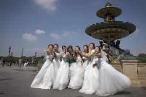 Prints of Japanes women pose for a photograph in front of a fountain at Place de la Concorde in Paris after their wedding. AFP PHOTO / JOEL SAGET / AFP PHOTO / JOEL SAGET Images Dated 2014 May: France-Paris-Brides-Weddings-Love