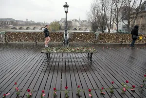 Images Dated 2014: France-Paris-Love-Roses