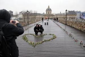 France-Paris-Valentines-Heart-Love France-Paris-Valentines-Heart-Love