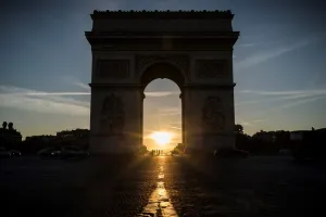 <b class=qtipBold><figcaption>France-Tourism-Lifestyle</figcaption></b><br>The sun rises near the Arc de Triomphe (Arch of Triumph), at the end of the Avenue des Champs-Elysees, in Paris on October 31, 2016. / AFP PHOTO / LIONEL BONAVENTURE<br><em>© Copyright Agence France-Presse (AFP) - All Rights Reserved</em> France-Tourism-Lifestyle