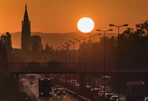 <b class=qtipBold><figcaption>France-Weather-Sunrise-Lifestyle</figcaption></b><br>The sun rises over the Notre-Dame de Strasbourg cathedral on October 16, 2017 in eastern France. / AFP PHOTO / PATRICK HERTZOG<br><em>© Copyright Agence France-Presse (AFP) - All Rights Reserved</em> France-Weather-Sunrise-Lifestyle