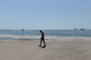 <b class=qtipBold><figcaption>Greece-Weather-Heatwave-Travel</figcaption></b><br>A man walks along the seaside promenade in Thessaloniki on June 29, 2017. AFP PHOTO / SAKIS MITROLIDIS<br><em>© Copyright Agence France-Presse (AFP) - All Rights Reserved</em> Greece-Weather-Heatwave-Travel