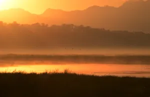 <b class=qtipBold><figcaption>Honduras-Nature-Yojoa Lake</figcaption></b><br>The sun rises over the Yojoa Lake, near Santa Cruz de Yojoa, Cortes department, Honduras on November 24, 2016. / AFP PHOTO / ORLANDO SIERRA<br><em>© Copyright Agence France-Presse (AFP) - All Rights Reserved</em> Honduras-Nature-Yojoa Lake