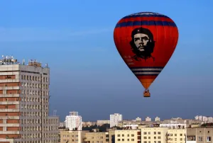 A hot-air balloon showing a portrait of Argentinian Marxist revolutionary Ernesto A hot-air balloon showing a portrait of Argentinian Marxist revolutionary Ernesto