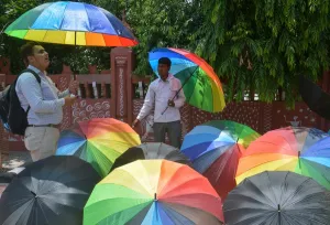 <b class=qtipBold><figcaption>India-Weather-Monsoon-Umbrella</figcaption></b><br>An Indian man (L) considers buying an umbrella as a vendor looks on in Amritsar on June 22, 2017, ahead of the rainy monsoon season. / AFP PHOTO / NARINDER NANU<br><em>© Copyright Agence France-Presse (AFP) - All Rights Reserved</em> India-Weather-Monsoon-Umbrella