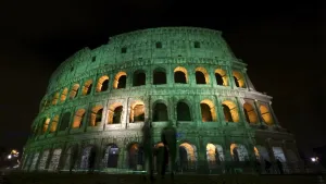 <b class=qtipBold><figcaption>Italy-Holiday-Saint-Patrick</figcaption></b><br>This long exposure photo taken on March 17, 2017 in Rome shows the Colosseum, illuminated in green for the St. Patrick's Day holiday. / AFP PHOTO / FILIPPO MONTEFORTE<br><em>© Copyright Agence France-Presse (AFP) - All Rights Reserved</em> Italy-Holiday-Saint-Patrick