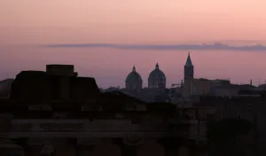 <b class=qtipBold><figcaption>ITALY-ROME-WEATHER-FEATURE</figcaption></b><br>The sun rises as the church tower of Santa Maria Maggiore (R) is seen in the historical centre of Rome on March 25, 2017. / AFP PHOTO / TIZIANA FABI<br><em>© Copyright Agence France-Presse (AFP) - All Rights Reserved</em> ITALY-ROME-WEATHER-FEATURE