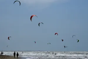 Italy-Surfing-Leisure-Kitesurf