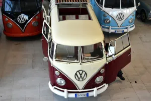 Italy-Vintage-Vw-Kombi-Feature