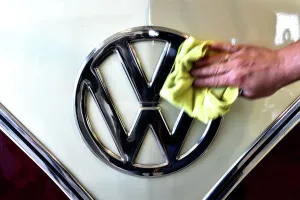 Italy-Vintage-Vw-Kombi-Feature