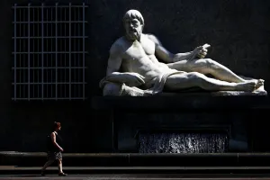 <b class=qtipBold><figcaption>Italy-Weather-Heat-Feature</figcaption></b><br>A woman walks past a fountain and a statue of the River Po on Piazza CLN on July 10, 2017 in Turin. / AFP PHOTO / Marco BERTORELLO<br><em>© Copyright Agence France-Presse (AFP) - All Rights Reserved</em> Italy-Weather-Heat-Feature
