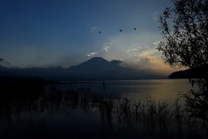 <b class=qtipBold><figcaption>Japan-Nature-Fuji</figcaption></b><br>This picture taken on October 24, 2015 shows a man fishing in the Yamanakako lake as the sun sets over Mount Fuji, in Yamanashi prefecture. AFP PHOTO / Christophe ARCHAMBAULT / AFP PHOTO / CHRISTOPHE ARCHAMBAULT<br><em>© Copyright Agence France-Presse (AFP) - All Rights Reserved</em> Japan-Nature-Fuji