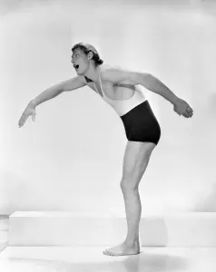 En Pied Prints: Johnny Weissmuller Portrait 1935