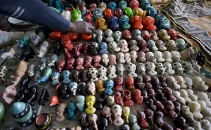 Africa Prints: Kenya-Tourism-Market