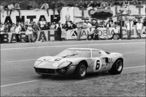 <b class=qtipBold><figcaption>Le Mans-24 Hours-Ickx-Oliver</figcaption></b><br>The Ford GT 40 of the Belgian Jacky Ickx and the British Jackie Oliver finishes in first position of the 37th edition of the 24 Hours of Le Mans in France, 14 June 1969. La Ford GT 40 du belge Jacky Ickx et du britannique Jackie Oliver remporte la 37e edition ds 24 Heures du Mans, le 14 juin 1969. / AFP PHOTO<br><em>© Copyright Agence France-Presse (AFP) - All Rights Reserved</em> Le Mans-24 Hours-Ickx-Oliver