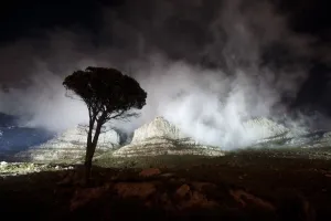 Images Dated 29th March 2014: The lights shine on Table Mountain just before being turned off for the global Earth