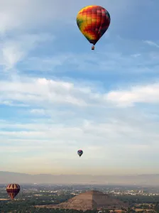 Mexico-Balloon-Festival-Teotihuacan