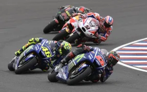 <b class=qtipBold><figcaption>MOTO-ARGENTINA-GRAND-PRIX</figcaption></b><br>Spanish biker Maverick Vinales (25), rides his Yamaha next to Italian Valentino Rossi (46), during the MotoGP race of the Argentina Grand Prix at Termas de Rio Hondo circuit, in Santiago del Estero, Argentina on April 9, 2017. Vinales won the race and Rossi got the second place. / AFP PHOTO / JUAN MABROMATA<br><em>© Copyright Agence France-Presse (AFP) - All Rights Reserved</em> MOTO-ARGENTINA-GRAND-PRIX