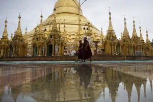 <b class=qtipBold><figcaption>Myanmar-Religion-Buddhism</figcaption></b><br>Buddhist monks visit Myanmar's landmark Shwedagon Pagoda in Yangon on July 14, 2016. Around 89 percent of the population in Myanmar practice Buddhism, with the rest divided among Christians and Muslims. / AFP PHOTO / YE AUNG THU<br><em>© Copyright Agence France-Presse (AFP) - All Rights Reserved</em> Myanmar-Religion-Buddhism