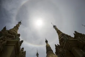 <b class=qtipBold><figcaption>Myanmar-Tourism-Lifestyle</figcaption></b><br>This picture taken on August 23, 2015 shows a halo surrounding the sun over the Myanmar's landmark Shwedagon Pagoda in Yangon. / AFP PHOTO / YE AUNG THU<br><em>© Copyright Agence France-Presse (AFP) - All Rights Reserved</em> Myanmar-Tourism-Lifestyle