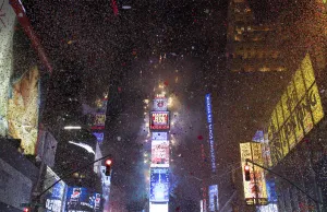 Prints of The ball drops to enter in the new year during New Years Eve celebrations in Times Square on January 1, 2018 in New York. (Photo by DON EMMERT / AFP) USA Prints: New Years Eve celebrations in Times Square