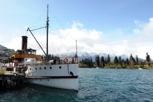 New Zealand Prints: New Zealand-Feature-Lake Wakatipu