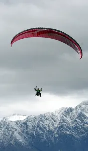 New Zealand Prints: New Zealand-Feature-Paragliding
