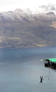 <b class=qtipBold><figcaption>New Zealand-Tourism-Feature</figcaption></b><br>A man jumps from a bungy jump platform on Ben Lomond mountain in Queenstown, New Zealand. AFP PHOTO PAUL ELLIS / AFP PHOTO / PAUL ELLIS<br><em>© Copyright Agence France-Presse (AFP) - All Rights Reserved</em> New Zealand-Tourism-Feature